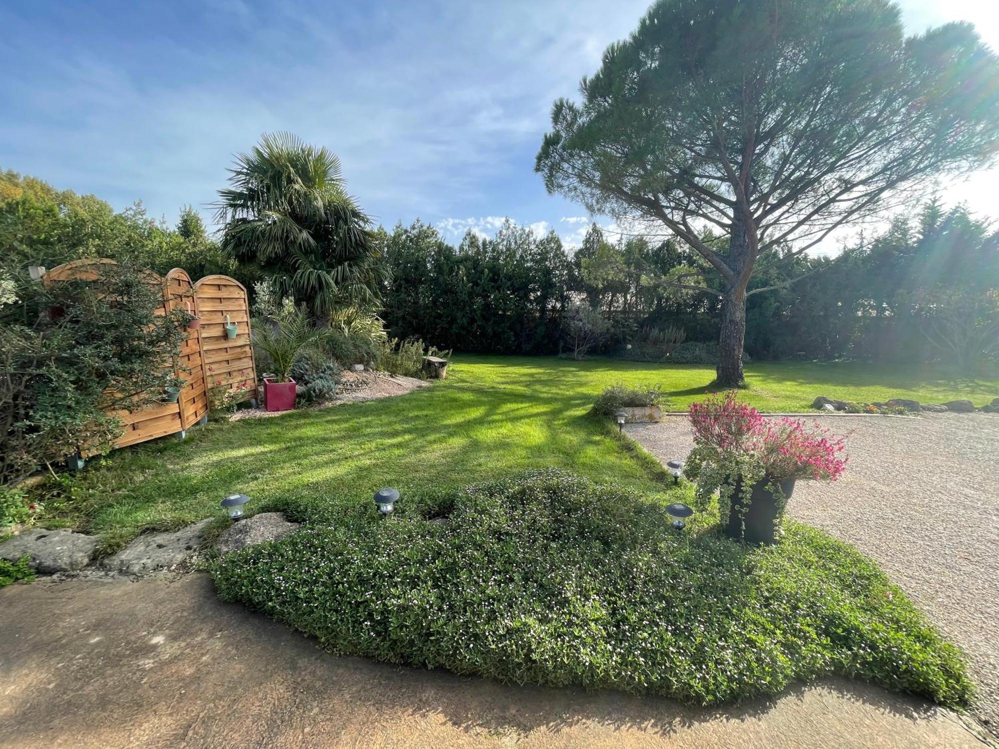 Mas De La Butte Blanche Bed & Breakfast Orgon Exterior foto